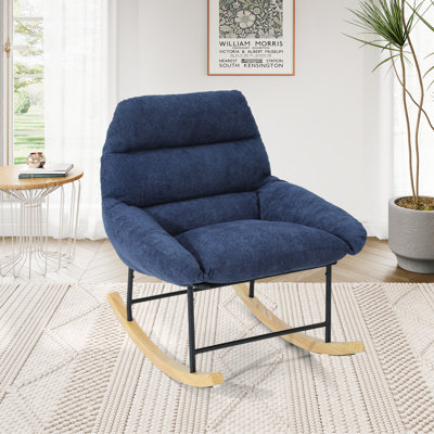 Chaise berçante à dossier haut en bois massif
