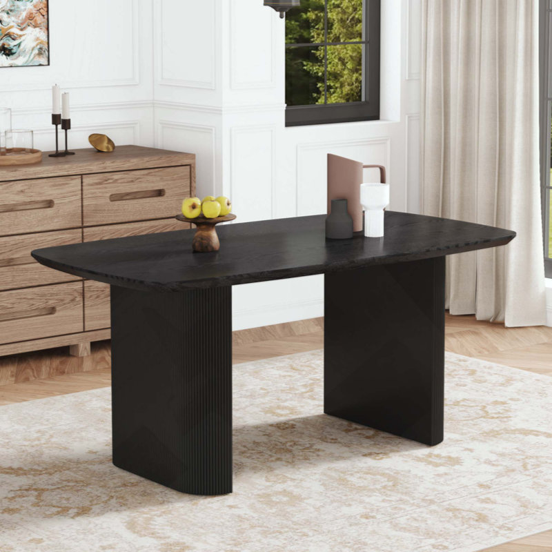 Table de salle à manger en bois aggloméré: simple, luxueuse et robuste pour des expériences de salle à manger modernes et confortables.