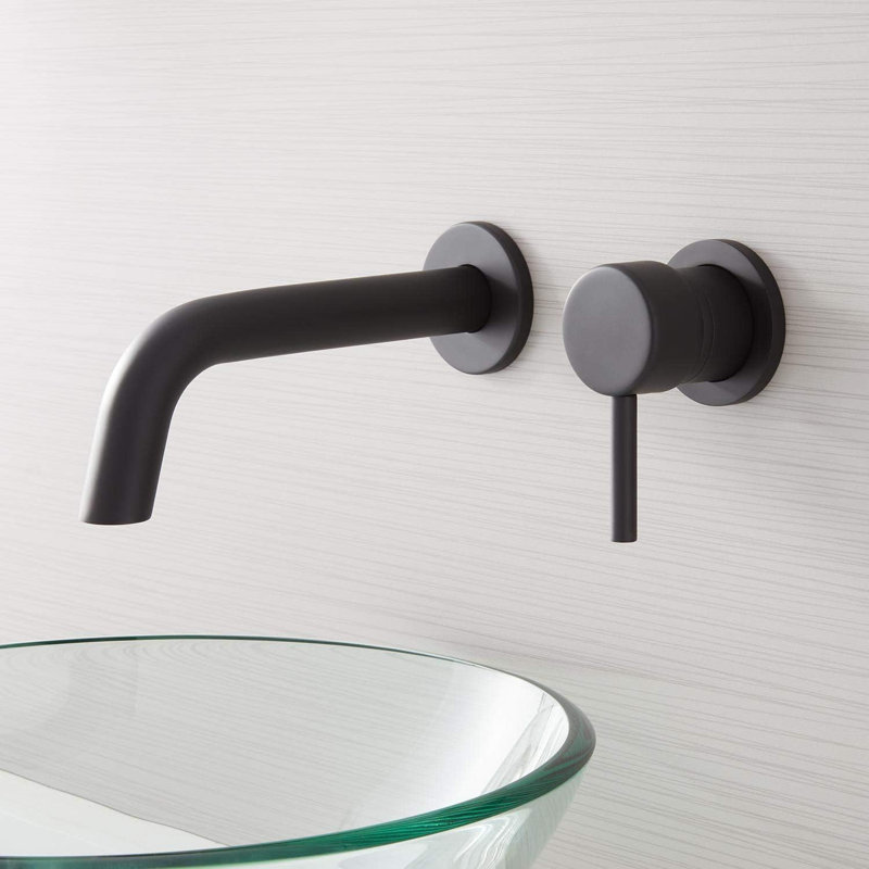 Robinet de salle de bain mural Signature Hardware - noir mat
