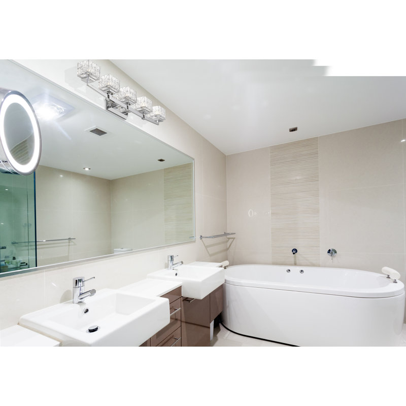 Éclairage de salle de bain à intensité variable 5 lumières Bechard, Chrome