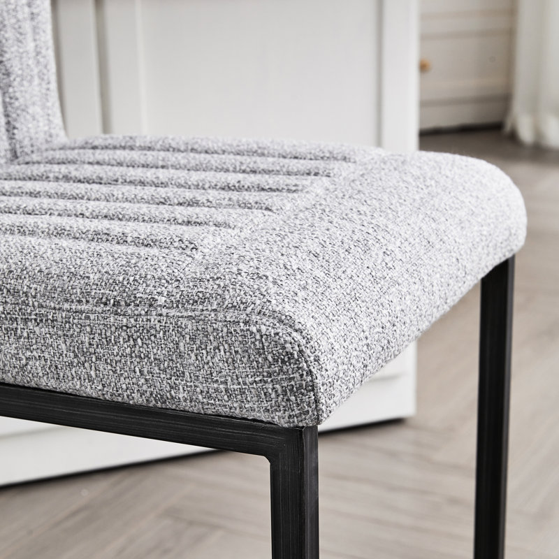 Tabouret de bar gris pratique avec siège de 24 pouces de hauteur, structure en métal noir pour pub et salle à manger, 2 sièges méticuleusement conçus, îlot de cuisine,