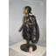 Statue de garçon Michalak portant un sac de golf en bronze - Taille: L 15 po x l 15 po x H 38 po.