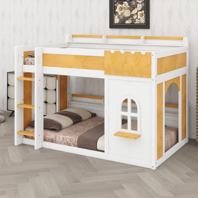 Lit superposé avec tablettes de rangement, fenêtre