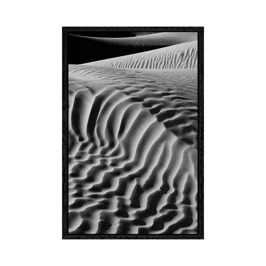 Schwarz-Weiß-Landschaft mit Blick auf Mesquite Flat Dunes, Death Valley National Park, CA, USA