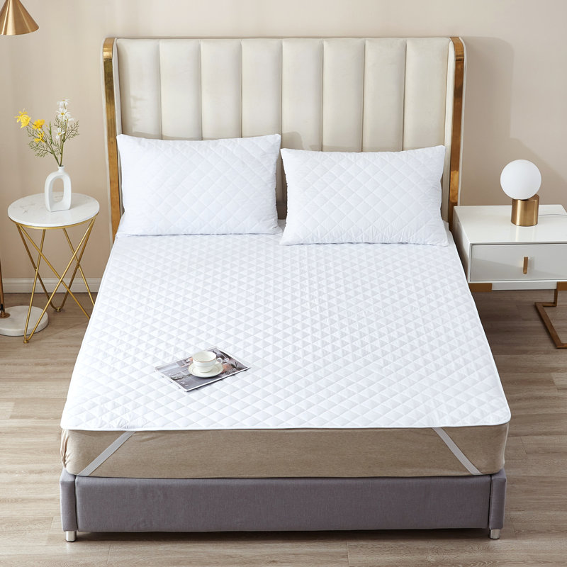 Protège-matelas matelassé imperméable Banda avec sangles élastiques silencieuses et confortables, Très grand