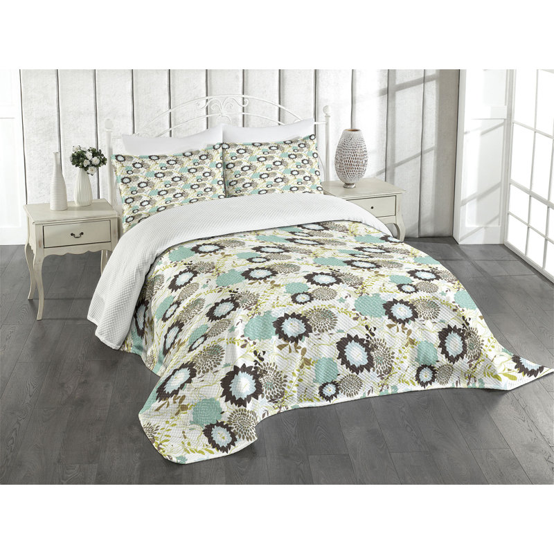 White Quilted Queen Bedspread Set with Pillow Shams