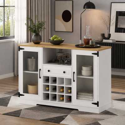Meuble-bar à vin rabattable en bois naturel et mélaminé blanc pliable, avec casier à vin pour 12 bouteilles, 2 portes vitrées effet vague, éclairage DEL RVB contrôlable par application, style ferme, idéal pour salle à manger ou salon.