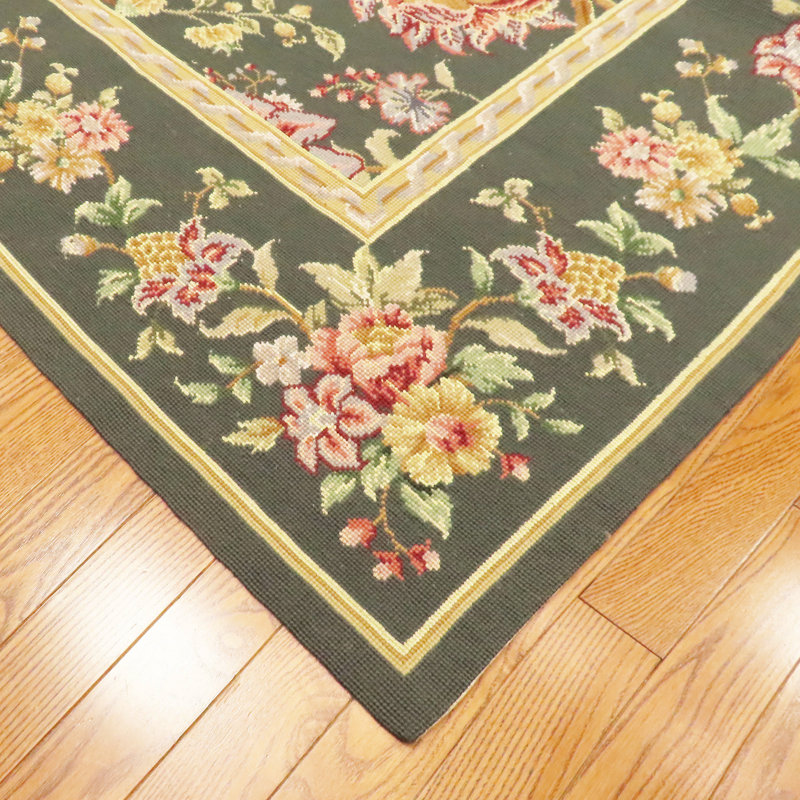 Highland Needleworks Wool Area Rug in Green, Rectangle 4' x 6'
