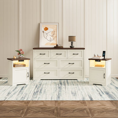 Ensemble de chambre à coucher 2 pièces Hartwell - Commode 7 tiroirs et 2 tables de chevet avec éclairage à DEL et prises de courant
