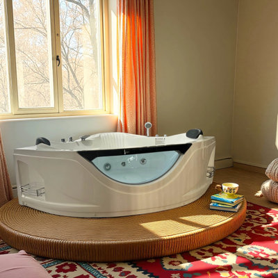 Baignoire de spa en coin pour 2 personnes avec 6 jets, système de réglage, et confortable, favorisant la relaxation profonde.