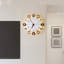 Horloge murale brune et blanche