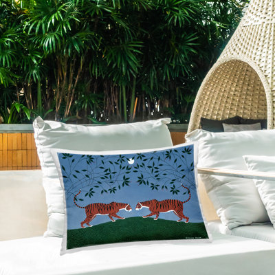 Coussin d'extérieur imprimé Twilight Tigers Symmetry par Susan Henke