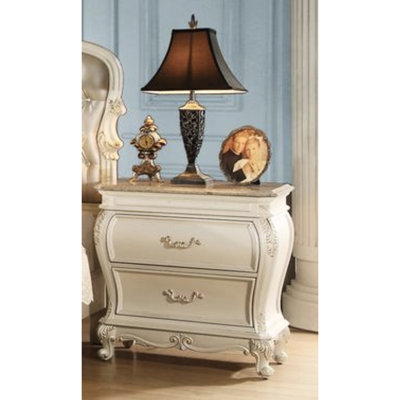Table de chevet blanche perle saisissante avec détails en granite