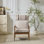 Fauteuil ergonomique décoratif pour les coins lecture et les salons, revêtement en bois massif gris neutre à haut dossier