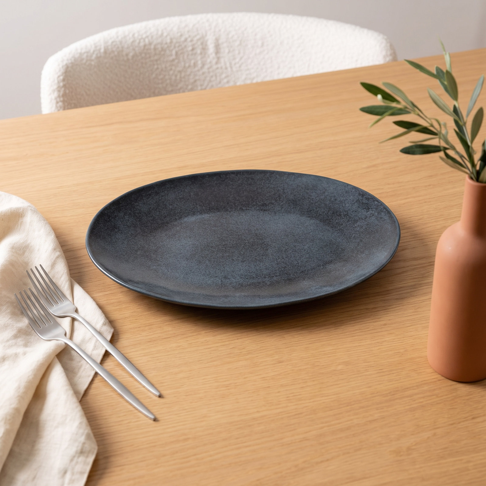 Livia Oval Platter, Matte Black