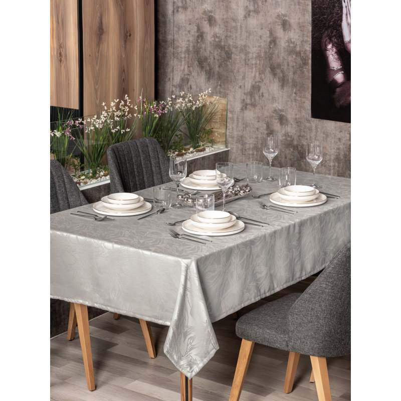Nappe élégante grise, 61,0 po x 63,0 po | 100% polyester, lavable à la machine, repassage à basse température | Parfait pour la salle à manger, les mariages et les événements spéciaux | Conception résistante aux taches et durable
