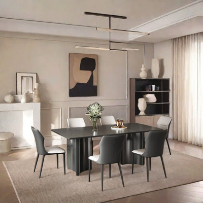 Table et chaise de salle à manger noir clair de luxe clair