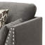 Fauteuil polyvalent avec garniture cloutée pour lire, se reposer et recevoir des invités dans divers environnements