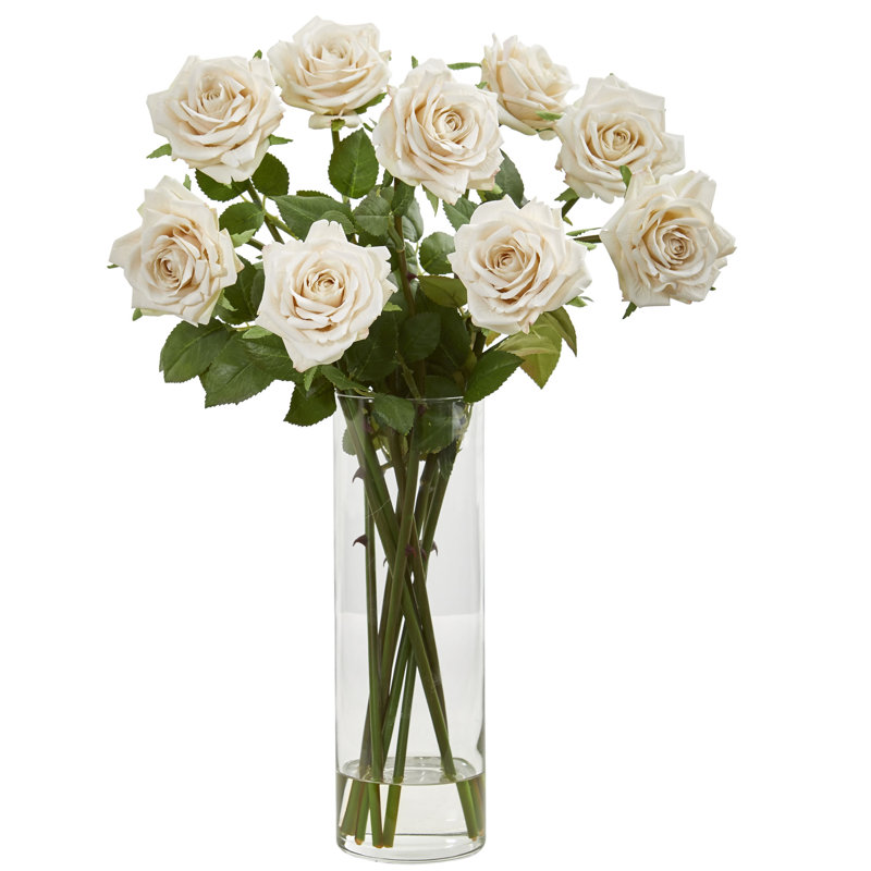 Arrangement floral de roses artificielles dans un vase, Champagne
