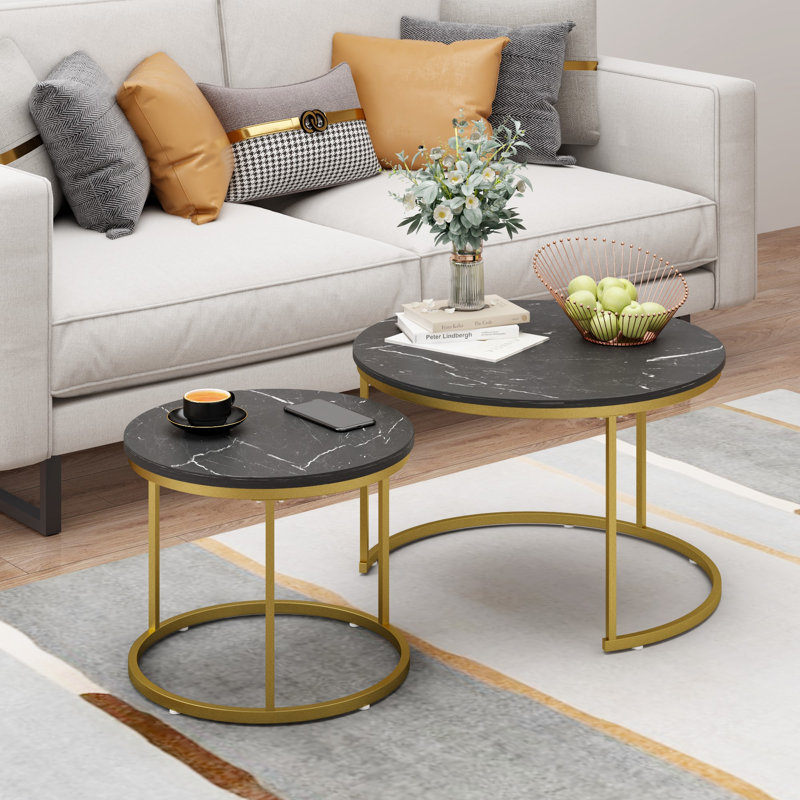 Ensemble de 2 tables basses gigognes rondes, tables d'appoint empilables en faux marbre noir avec structure en métal doré, table d'appoint emboîtable moderne pour le salon, le petit appartement et le bureau