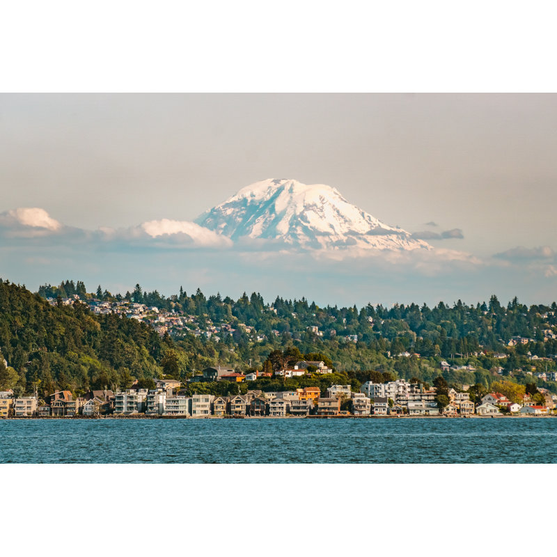 «Mt Rainier Above Seattle» par Libre De Droit - photographie sur toile tendue, L 48 po x H 32 po