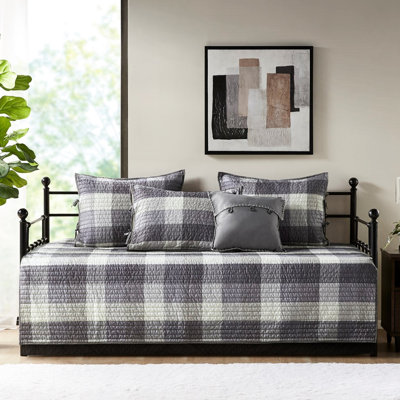 Housse de lit de jour réversible à carreaux gris - Ensemble de 6 pièces comprenant une housse, un retombant de 43 cm, 3 taies d'oreiller et un coussin décoratif. Garnissage 90 % coton, dos en microfibre. Motifs unis. Garnissage inclus.
