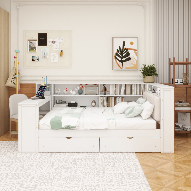 Lit plateforme en bois pleine grandeur avec tablettes de rangement, tiroirs, station de charge, DEL, bureau et tête de lit tapissier, coussin blanc et beige