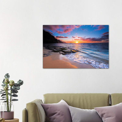 Coucher de soleil sur la côte Na Pali depuis la plage Ke'e, parc d'État Haena, Kauai, Hawaï, États-Unis I par Russ Bishop - reproduction de photo