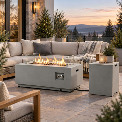Table de foyer au propane de 50 000 BTU avec pare-vent et compartiment de rangement pour la bouteille.