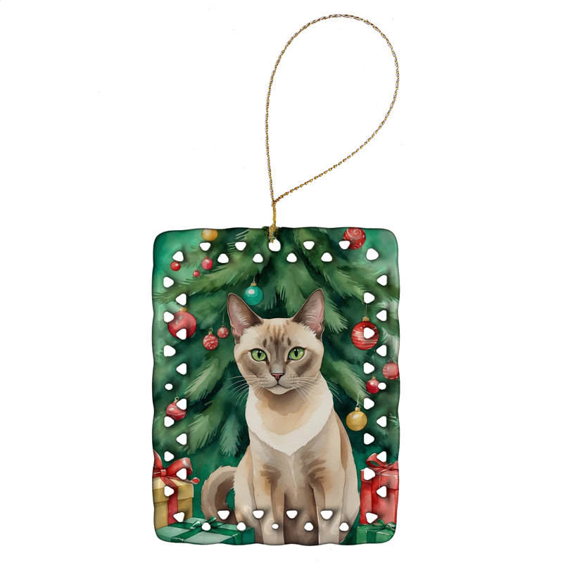 Ornement en forme de chat tonkinois près de l'arbre de Noël, Tonkinois