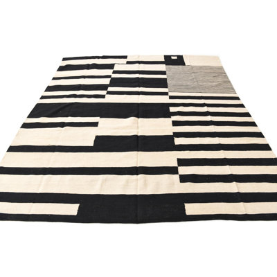 Noor Black and White Rug