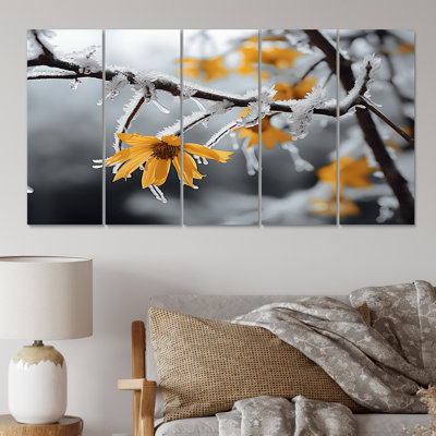 «Yellow Frozen Elegance I», impression sur toile paysage d'hiver - 5 panneaux égaux