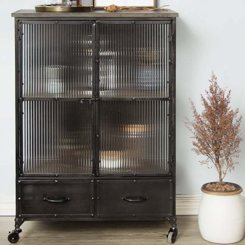 Buffet style industriel en fer vieilli