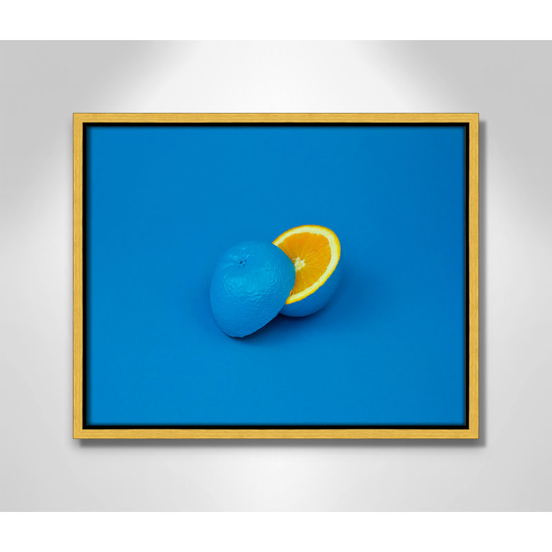 Pop orange en bleu par Davisuko, H 12,5 po x l 15,5 po x P 2 po, Toile avec cadre flottant or, Pas de tapis