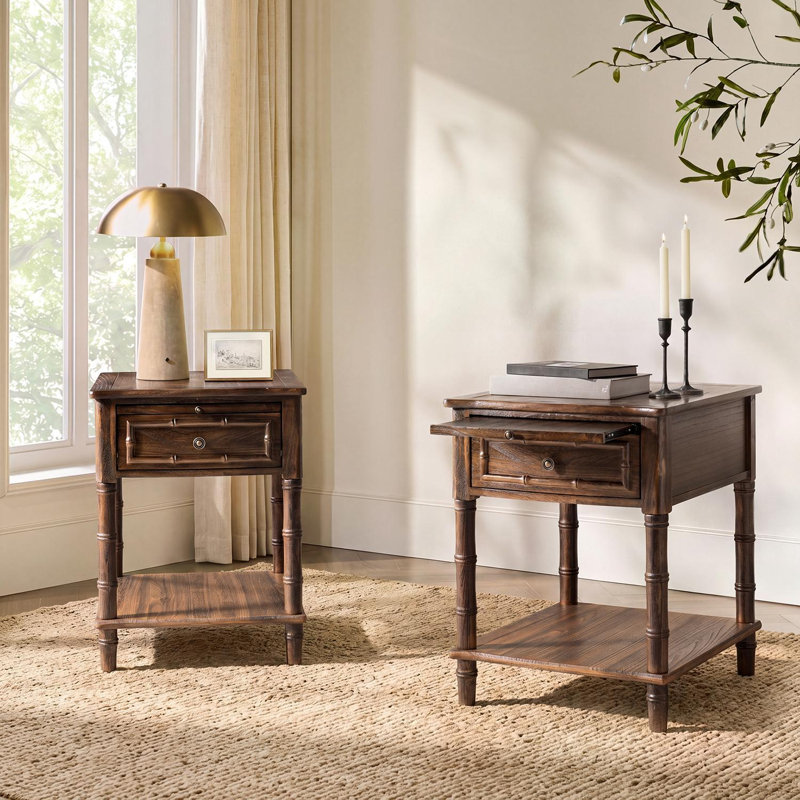 Ensemble de 2 tables d'appoint Abigail de style transitionnel, en bois massif, avec station de recharge intégrée, Noyer