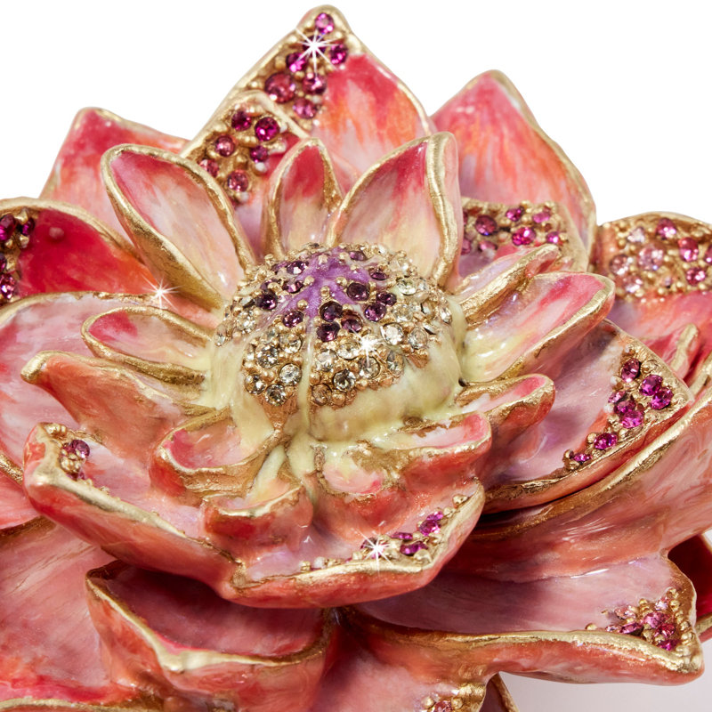 Dahlia Bloom, objet