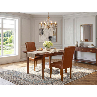 L'ensemble de salle à manger 3 pièces comprend une table de salle à manger rectangulaire avec des feuilles papillon et 2 chaises rembourrées en similicuir brun, acajou