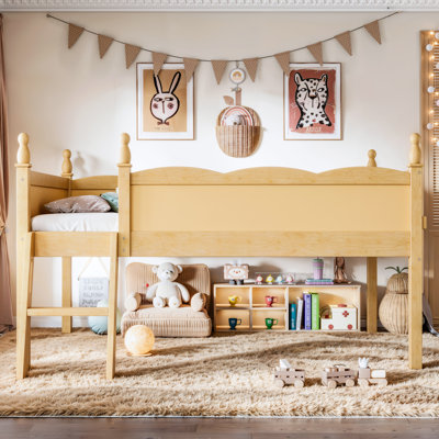 Lit mezzanine simple en bois massif avec garde-corps sur toute la longueur, échelle et bibliothèque latérale, lit peu encombrant pour enfants avec conception à profil bas, naturel