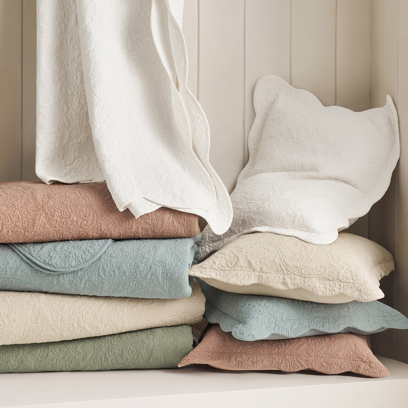 Ensemble de courtepointe 100% coton festonné | Conception festonnée, surpiqures florales, délavé, tissu 100% coton et bourre en coton, certifié OEKO-TEX® Standard 100