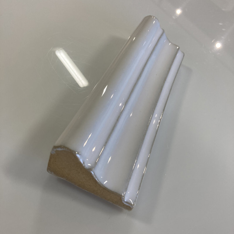 Garniture décorative en porcelaine pour chaise 6 "x 2" Palermo, Plissé blanc