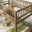 Lit superposé simple au-dessus de grand lit simple en bois massif avec garde-corps et échelle, finition noyer - peu encombrant et convertible-261921004