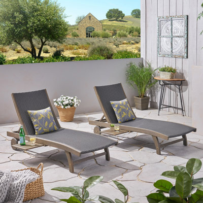 Chaise longue avec plateau coulissant pour patio