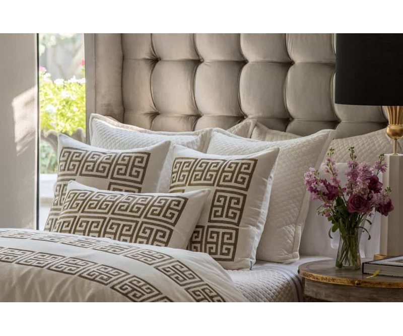 Guy Lumbar Pillow Cover & Insert, Gold
