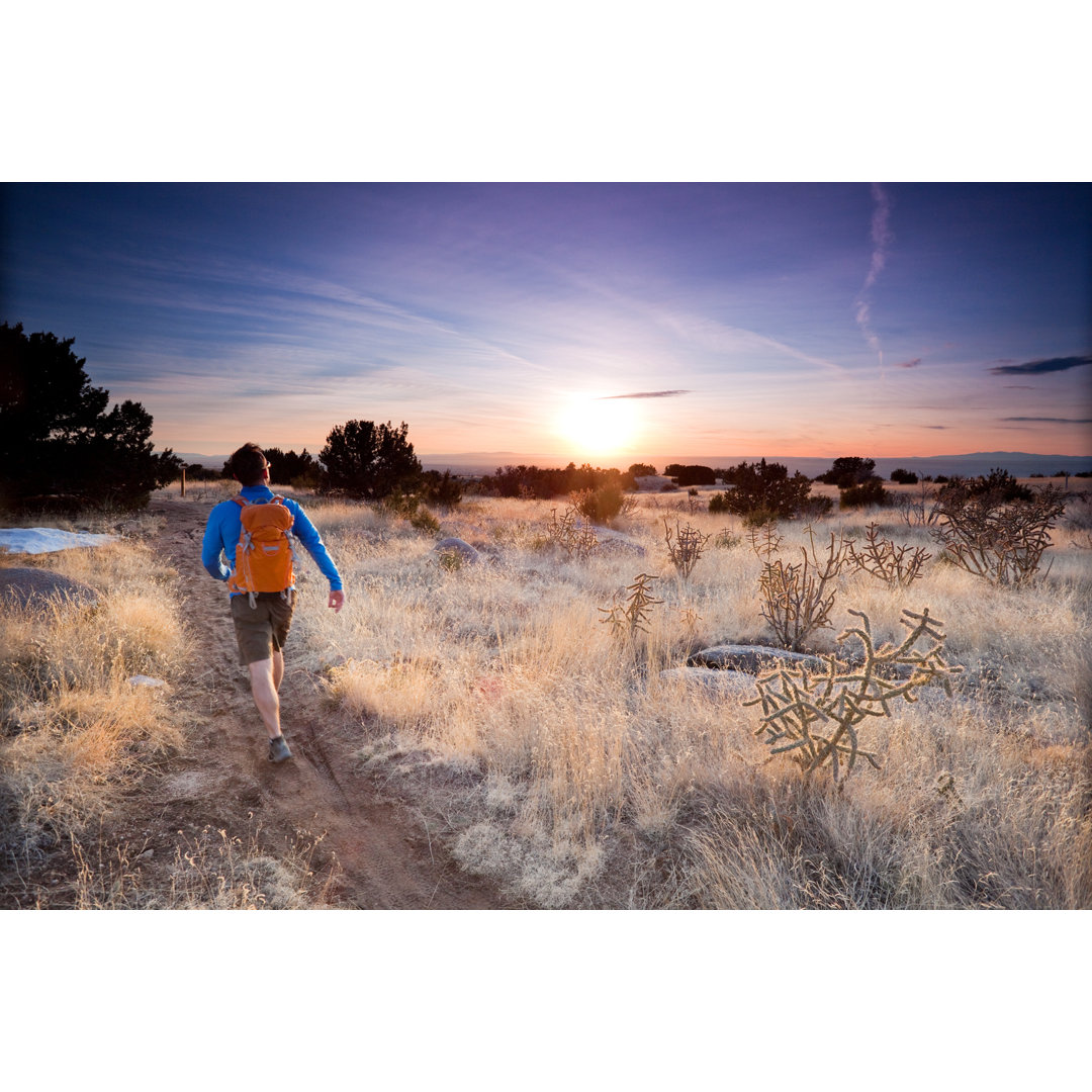 Wanderer Landschaft Sonnenuntergang von Amygdala_imagery - No Frame Print on Canvas