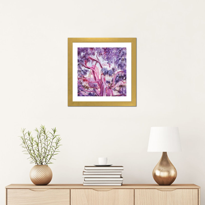 Impression de photo « Wisteria Hysteria » par Hobopeeba, Blanc, H 16 po x l 16 po x p 1 po, Papier encadré doré