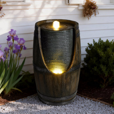 Fontaine d'eau extérieure avec abreuvoir à oiseaux, fontaine de jardin en baril rustique avec lumières à DEL et pompe, dispositif d'eau en résine de faux bois pour la cour du porche de la cour