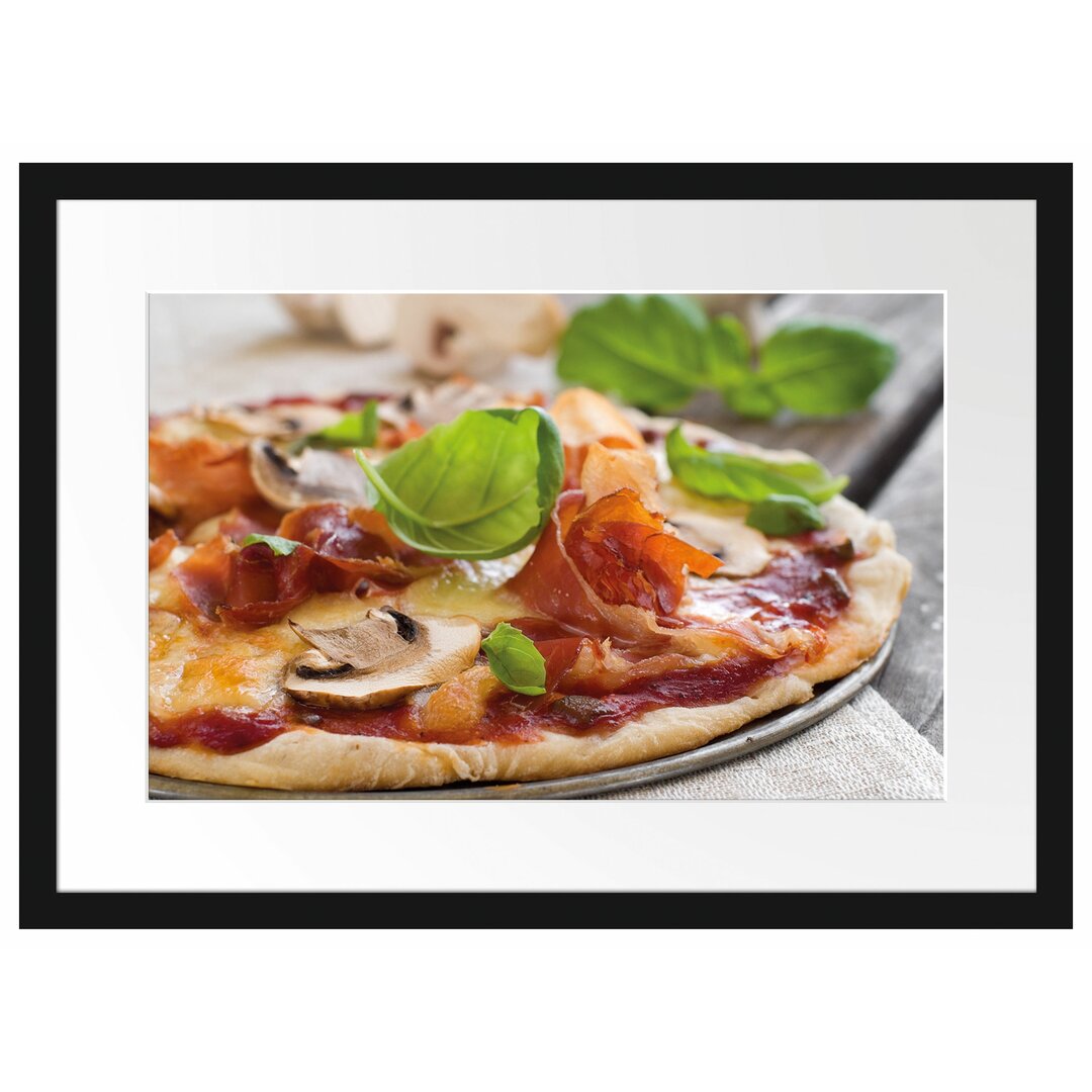 Gerahmtes Poster Pizza mit Schinken und Pilzen