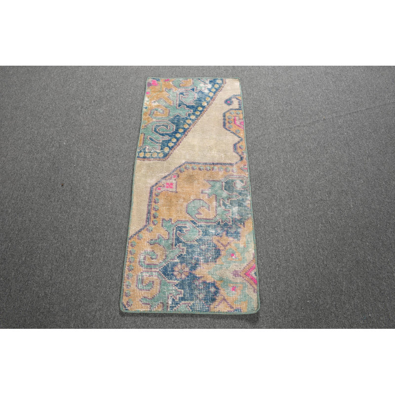 Handmade Turkish Runner Rug in Design - Ideal for Bohemian Chic Hallway Decor