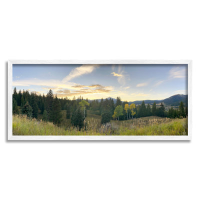 «Panoramic Montana Nature Landscape» par Emily Navas - photographie à cadre flottant sur bois