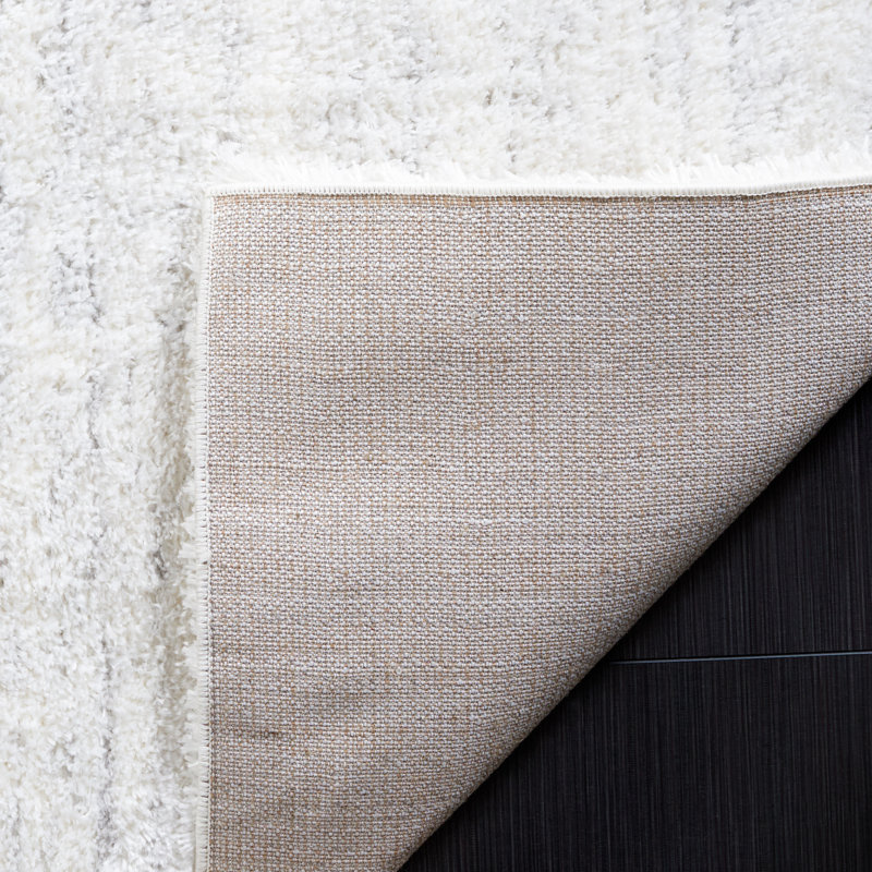 Tapis ivoire / gris clair en polyester tissé à la machine Idhika, Rectangle 5 pi 3 po x 7 pi 6 po